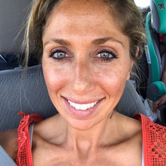 Meet your Posher, Danielle - Picture 1 of 1